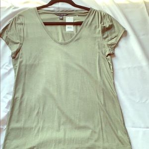 Banana Republic V neck T shirt